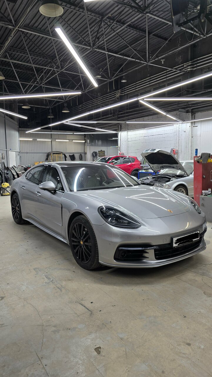 Porsche Panamera в мастерской Mill Reef